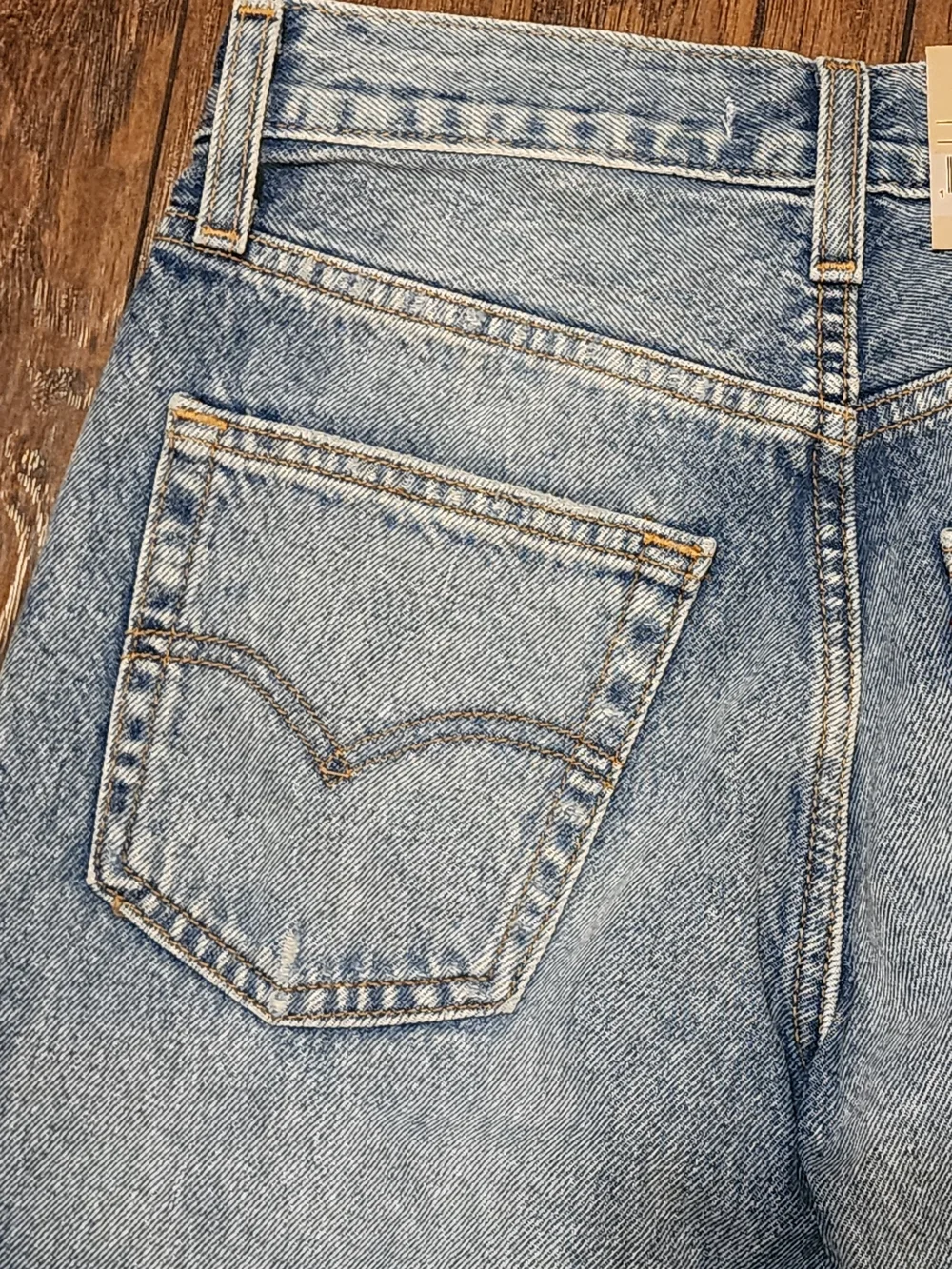 Levi’s Women’s 94 Baggy Jeans 24x31 Light Wash Distressed Mid Rise Straight Leg - Picture 12 of 12
